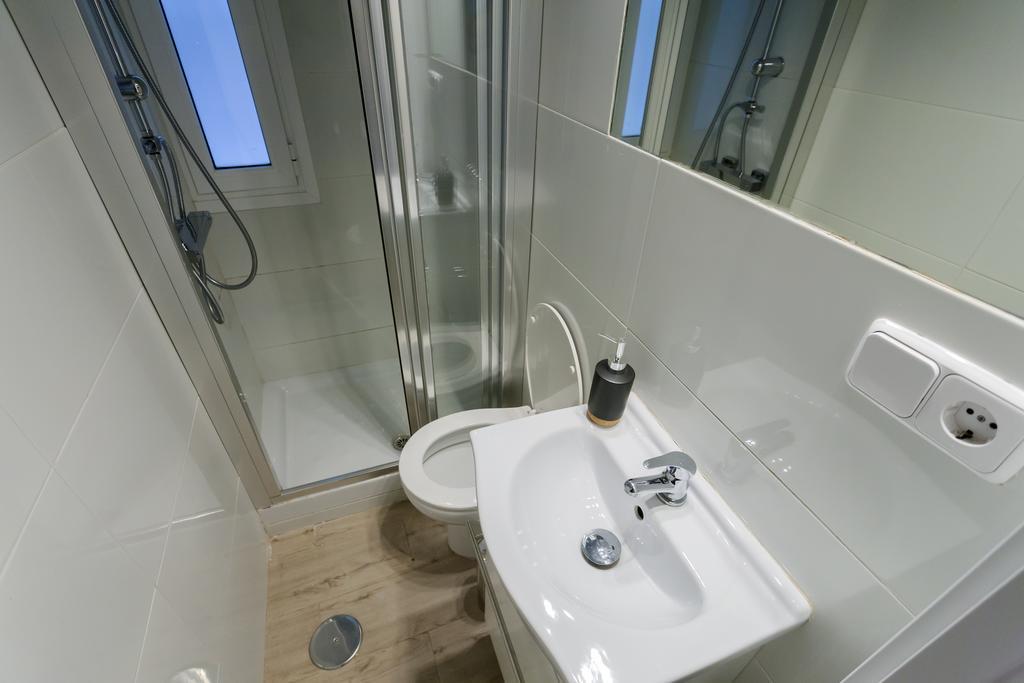Dobo Rooms Ronda De Segovia Madrid Eksteriør billede