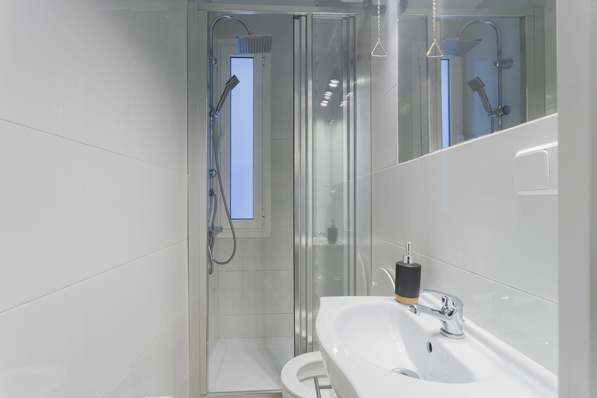 Dobo Rooms Ronda De Segovia Madrid Eksteriør billede