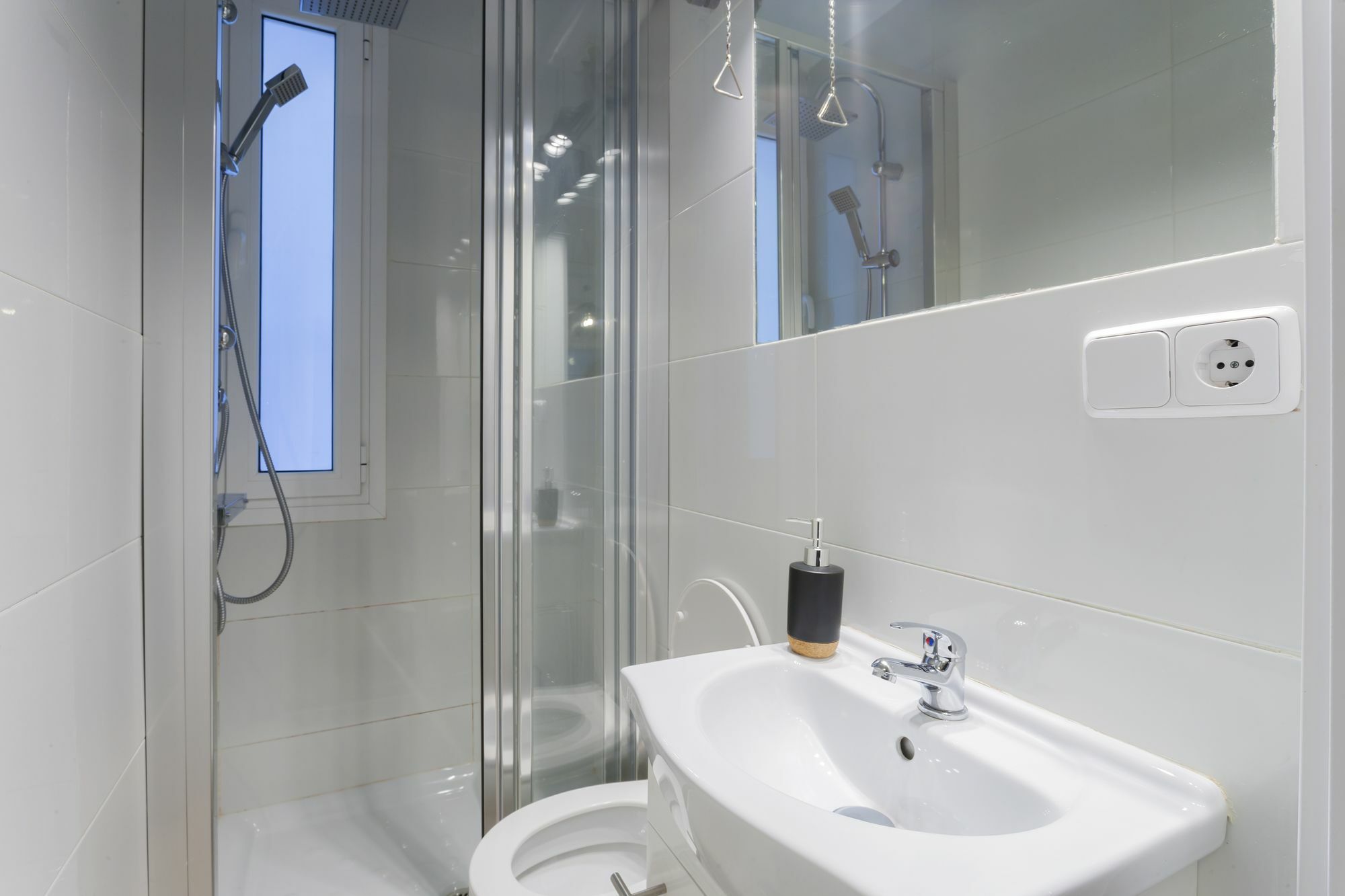 Dobo Rooms Ronda De Segovia Madrid Eksteriør billede